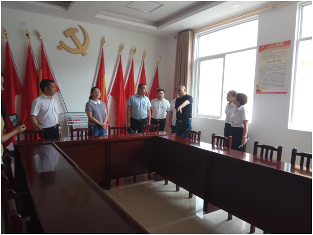 在六枝特区第九中学进行调研.png 在六枝特区第九中学进行调研.png